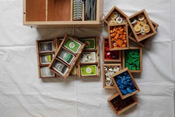 Zoeken woonadres Spaans Spelkist Kolonisten van Catan | Woodworking.nl