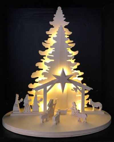 3D boom met kerststal en ledlichtjes.jpg 3D boom met kerststal en ledlichtjes.jpg
