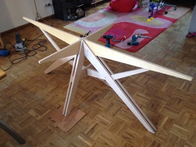 Nest vlotter lichtgewicht Meedenken over constructie tafelonderstel (dat nu teveel tordeert :-( |  Woodworking.nl