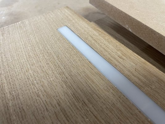 Het beste chef voorspelling Eiken wandplank met led verlichting en blinde bevestiging | Woodworking.nl