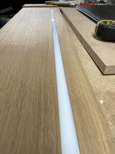 Het beste chef voorspelling Eiken wandplank met led verlichting en blinde bevestiging | Woodworking.nl