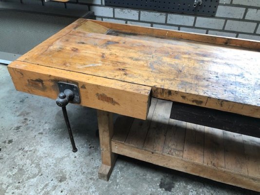 Te koop: Houten werkbank met bankschroef (met een balk te |