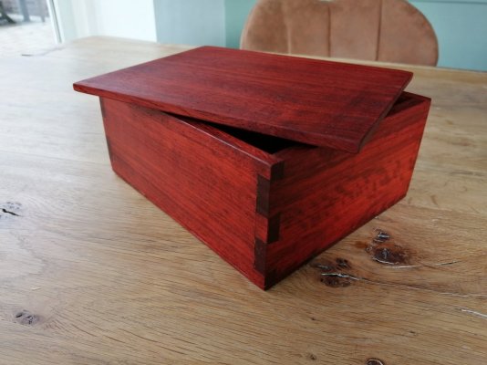 Dovetail kistje 07.jpg Dovetail kistje 07.jpg
