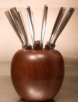 Fruit knifes in wooden apple.jpg Fruit knifes in wooden apple.jpg