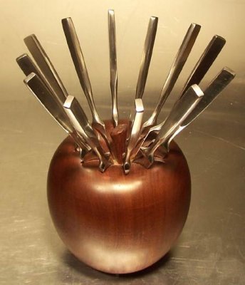 Apple with fruit knifes.jpg Apple with fruit knifes.jpg