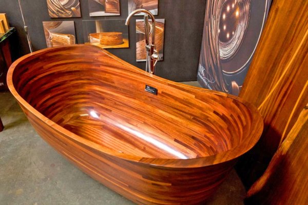 this-woodworker-makes-luxurious-wooden-bathtubs-inspired-from-his-background-as-a-shipbuilder-...jpg this-woodworker-makes-luxurious-wooden-bathtubs-inspired-from-his-background-as-a-shipbuilder-...jpg