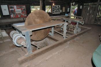 Gunton circular saw rig 23Sept2003.jpg