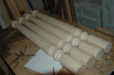 Tafelpoten van vurenhout.jpg Tafelpoten van vurenhout.jpg