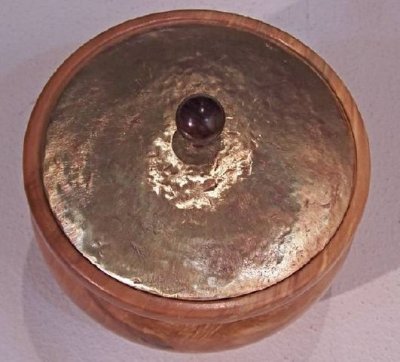 Apple pot with lid top view.jpg Apple pot with lid top view.jpg