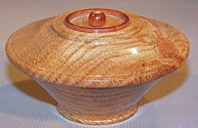 Oak box with padouk inlay.jpg Oak box with padouk inlay.jpg