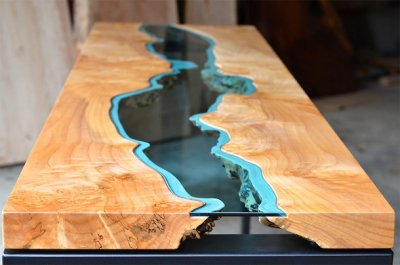 Secretaris Pittig Tussendoortje Prachtige houten tafel met rivier van glas | Woodworking.nl