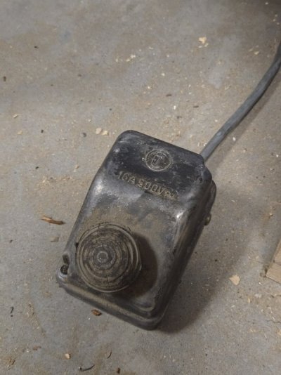 voetpedaal.jpg voetpedaal.jpg