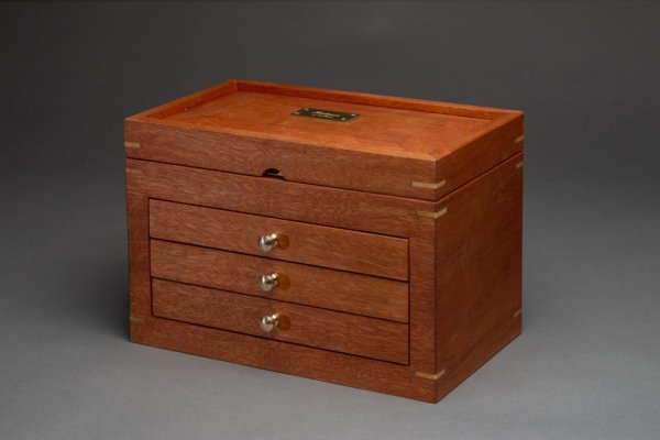box-mahonie-1.jpg