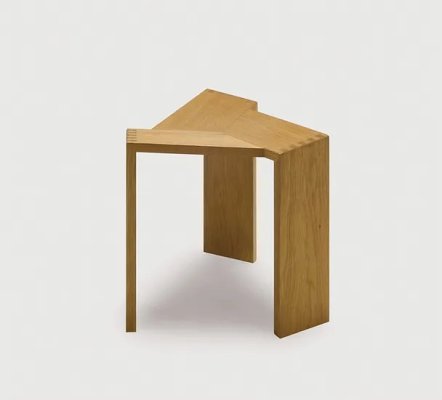 Sansa stool.jpg Sansa stool.jpg