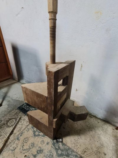 Antiek houten verstek gereedschap.png