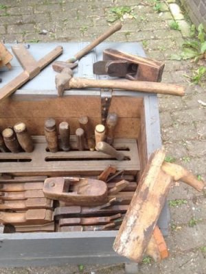 verlies Vervolgen rekken Barnfind, waarde van 2 kisten met oud gereedschap | Woodworking.nl
