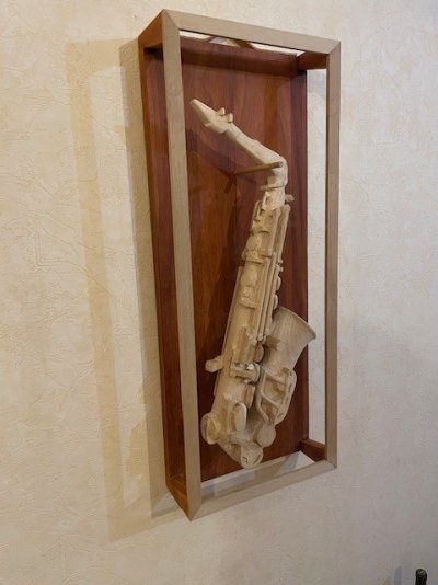 sax in schilderijlijst 1.jpg