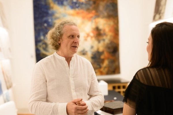 Look East 300.jpeg Look East 300.jpeg