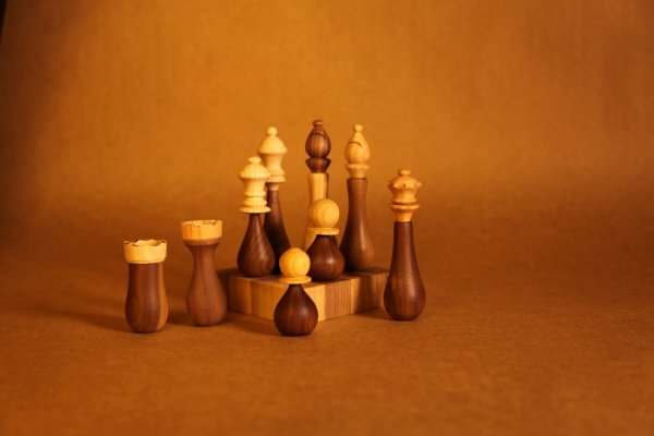 Chess set blackwhite.jpg