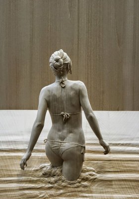 life-like-realistic-wooden-sculptures-peter-demetz-1.jpg