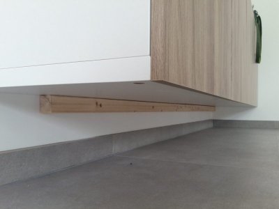 melk wit Harnas Onafhankelijkheid Zwevende kast met haaklatten (french cleat) of slagpluggen | Woodworking.nl