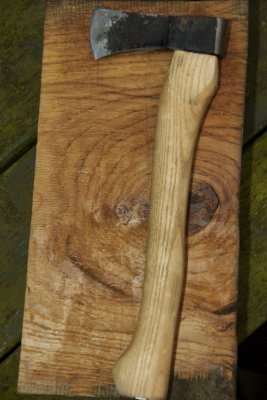 Handgesmeed bijltje 800x800 7.jpg Handgesmeed bijltje 800x800 7.jpg