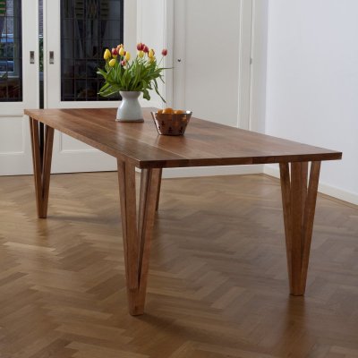 Eetkamer tafel 002.jpg Eetkamer tafel 002.jpg