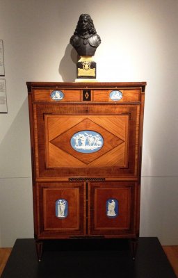 Kast_Wedgewood.jpg Kast_Wedgewood.jpg