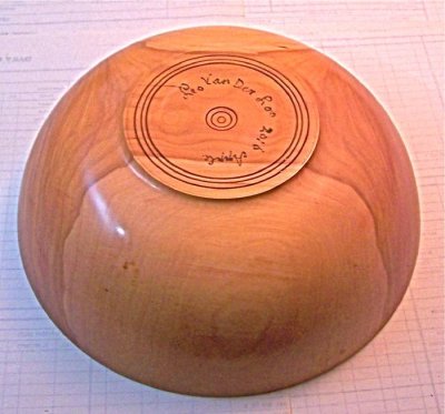 Apple bowl ottom.jpg Apple bowl ottom.jpg