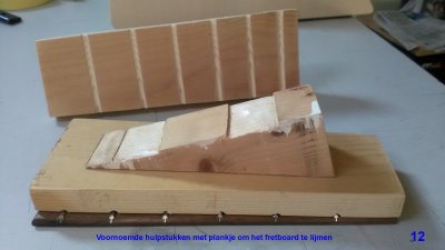12 Hulpstuk fretboard lijmen.jpg 12 Hulpstuk fretboard lijmen.jpg