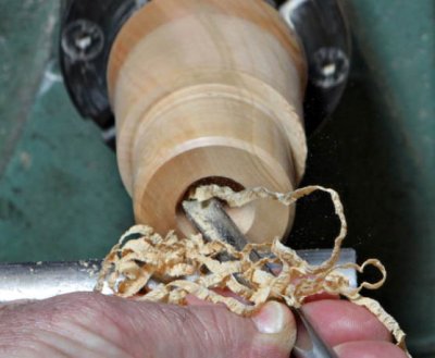 spindle gouge in endgrain turning.jpg