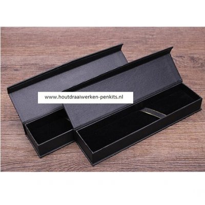 Pen box met magneet sluiting.jpg