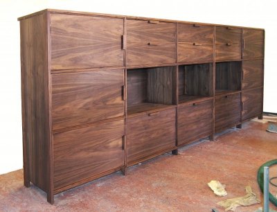 Geweldig Het pad mechanisme Notenhouten dressoir/halkast | Woodworking.nl