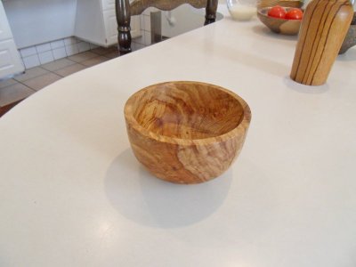 Eiken kom 8 cm H 15 cm doornede 2.jpg Eiken kom 8 cm H 15 cm doornede 2.jpg