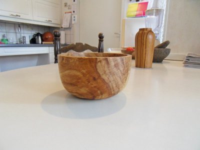 Eiken kom 8 cm H 15 cm doornede 3.jpg Eiken kom 8 cm H 15 cm doornede 3.jpg