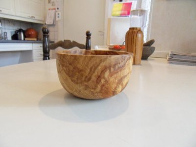 Eiken kom 8 cm H 15 cm doornede 4.jpg Eiken kom 8 cm H 15 cm doornede 4.jpg