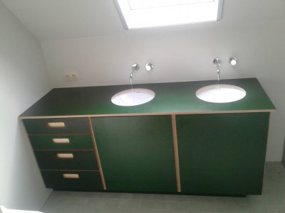 badkamermeubel in groene betonmpx - hele meubel.jpg