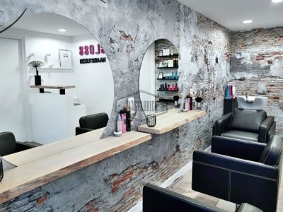 Gloss hairstudio boomstam wandplanken kapsalon 03.jpg