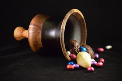 easter_bell_laying_eggs.jpg