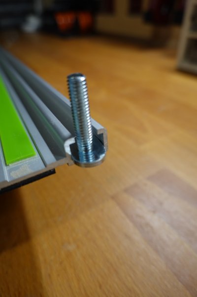 Festool_Guide_Rail_with_M6-T-bolt.jpg