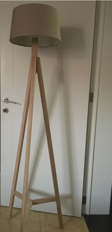 Vloerlamp1.jpg Vloerlamp1.jpg
