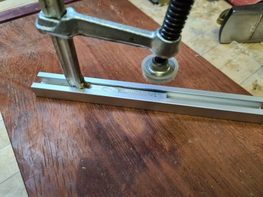 festool lijmtang in t track.jpg festool lijmtang in t track.jpg